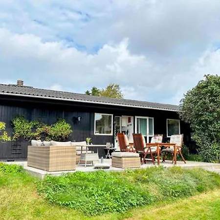 3 Bedroom Cozy In Holiday home